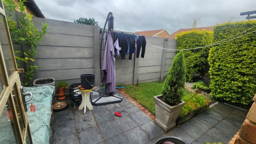 2 Bedroom Property for Sale in Annlin Gauteng