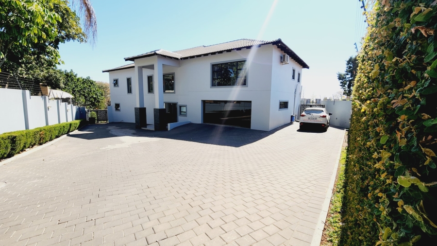 5 Bedroom Property for Sale in Waterkloof Ridge Gauteng