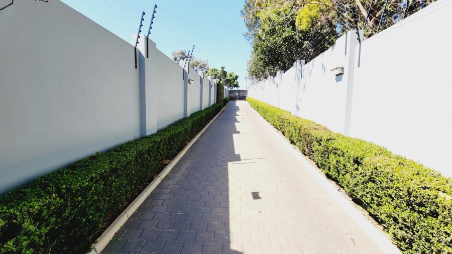 5 Bedroom Property for Sale in Waterkloof Ridge Gauteng