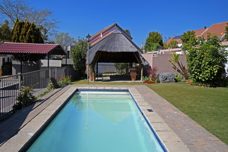 To Let 2 Bedroom Property for Rent in Broadacres Gauteng