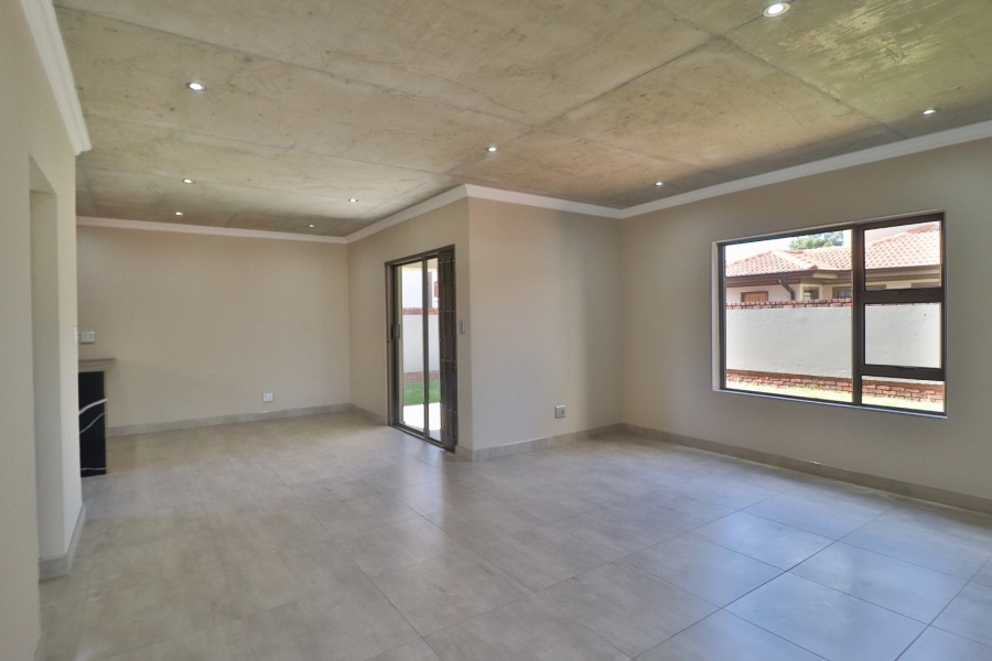 5 Bedroom Property for Sale in Comet Gauteng