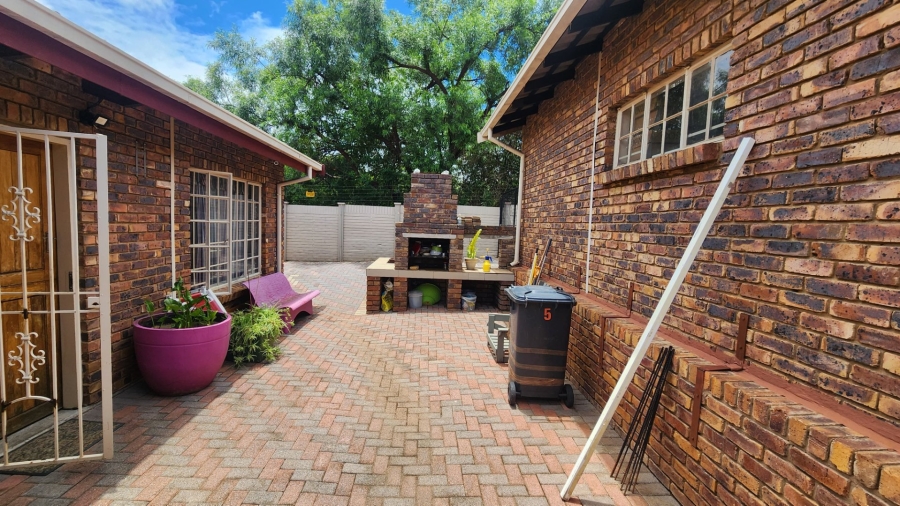 2 Bedroom Property for Sale in Montana Park Gauteng