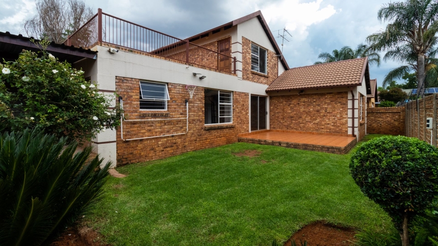 4 Bedroom Property for Sale in Glen Marais Gauteng