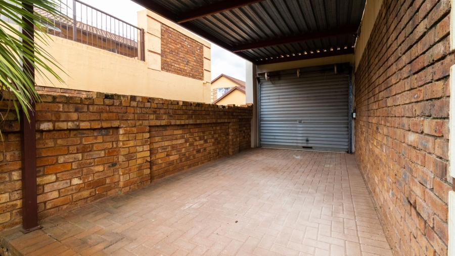 4 Bedroom Property for Sale in Glen Marais Gauteng