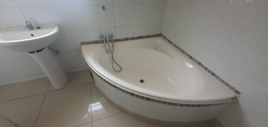 To Let 1 Bedroom Property for Rent in Bosmont Gauteng