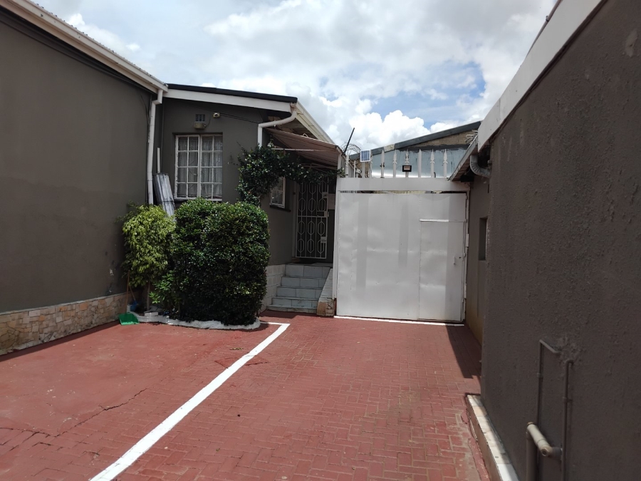 8 Bedroom Property for Sale in Troyeville Gauteng