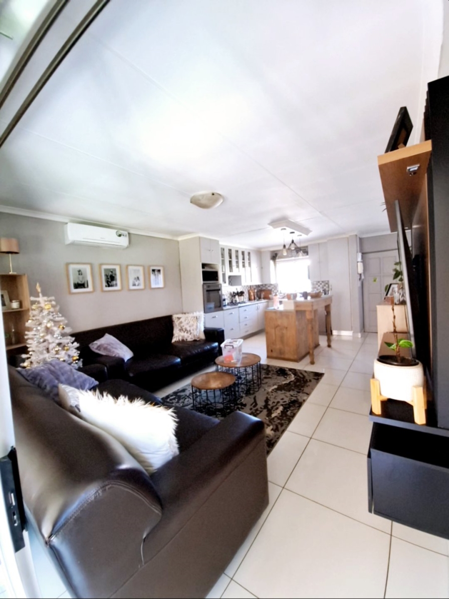 2 Bedroom Property for Sale in Wierdaglen Estate Gauteng