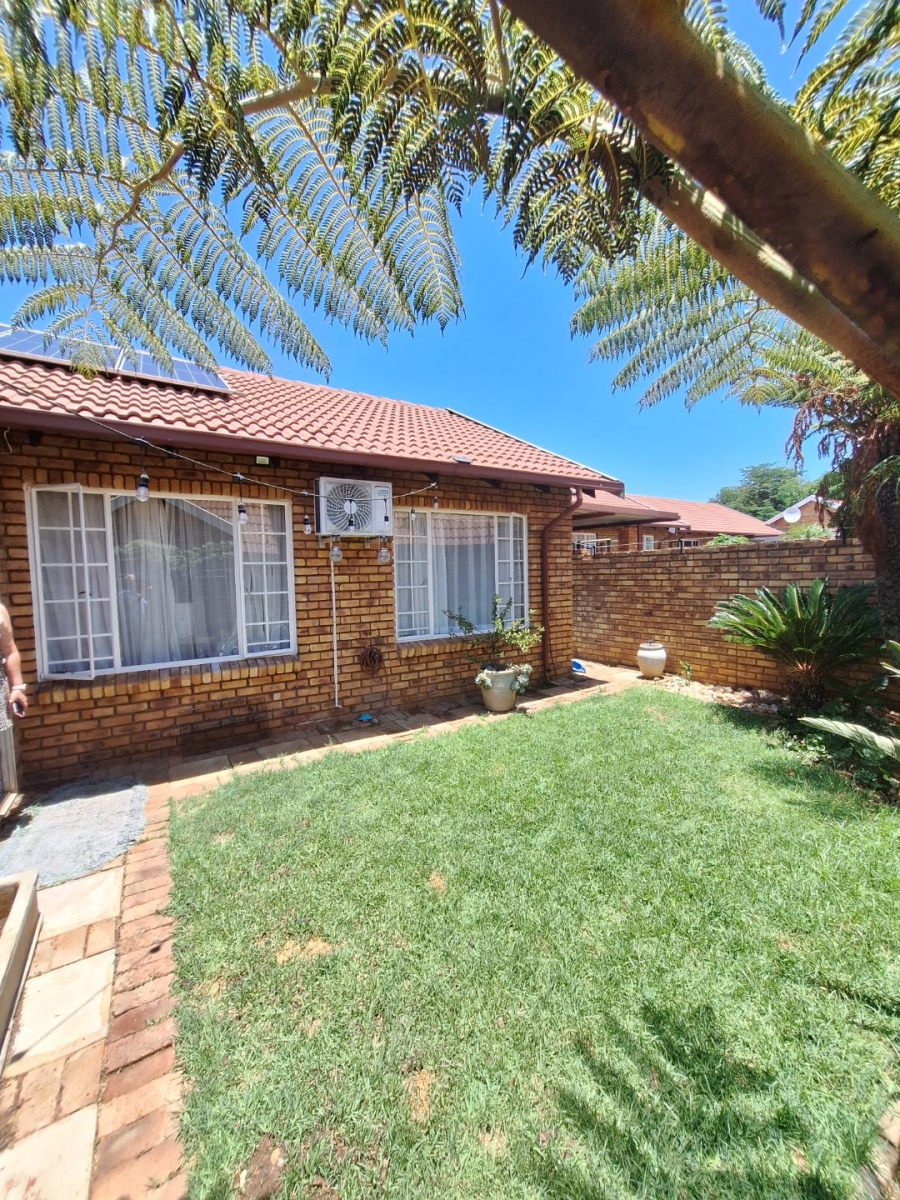 2 Bedroom Property for Sale in Wierdaglen Estate Gauteng