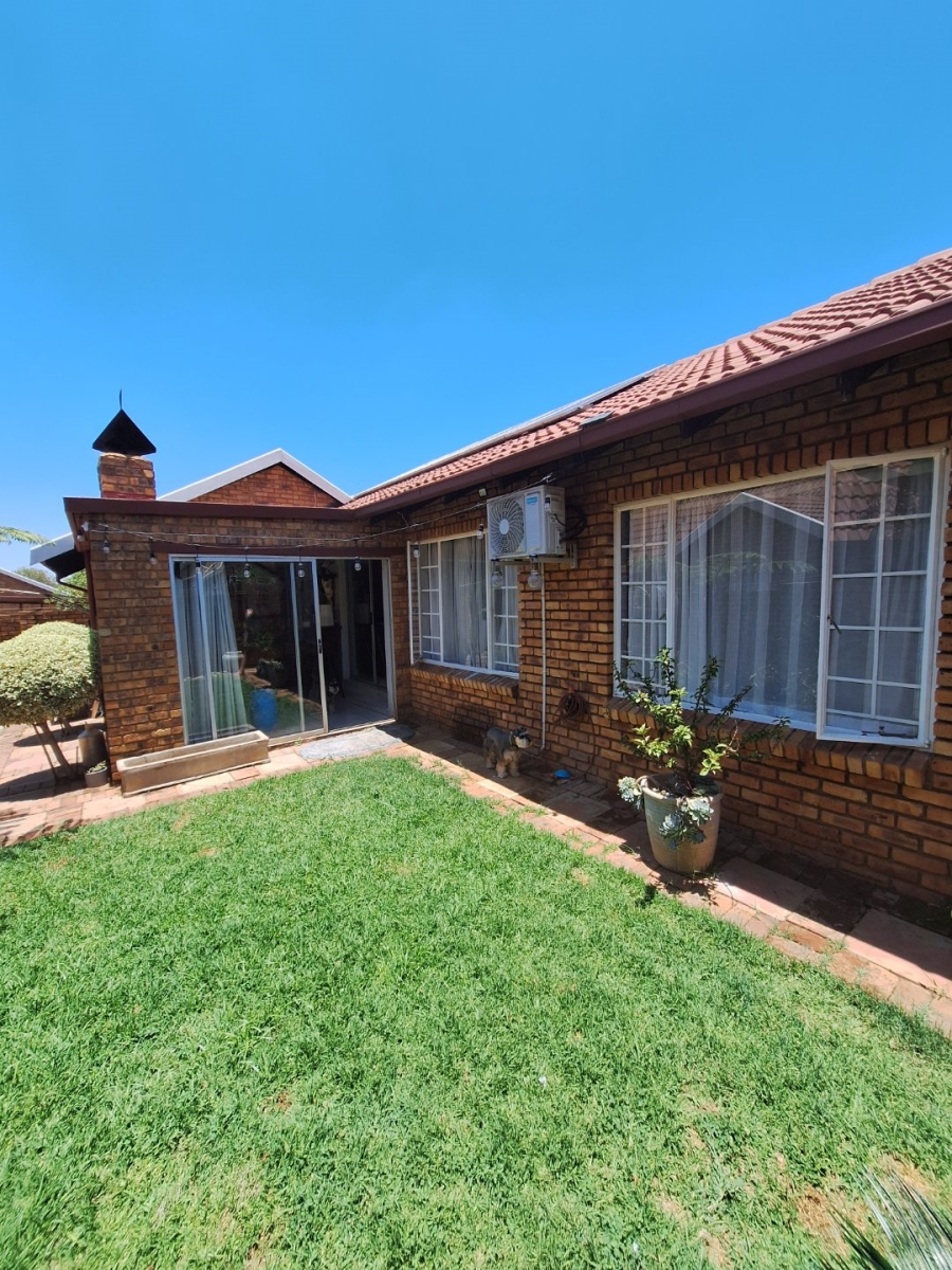 2 Bedroom Property for Sale in Wierdaglen Estate Gauteng