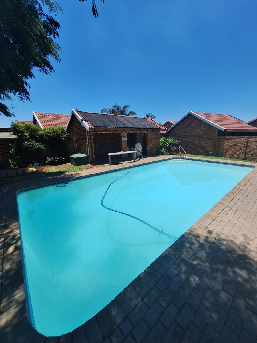 2 Bedroom Property for Sale in Wierdaglen Estate Gauteng