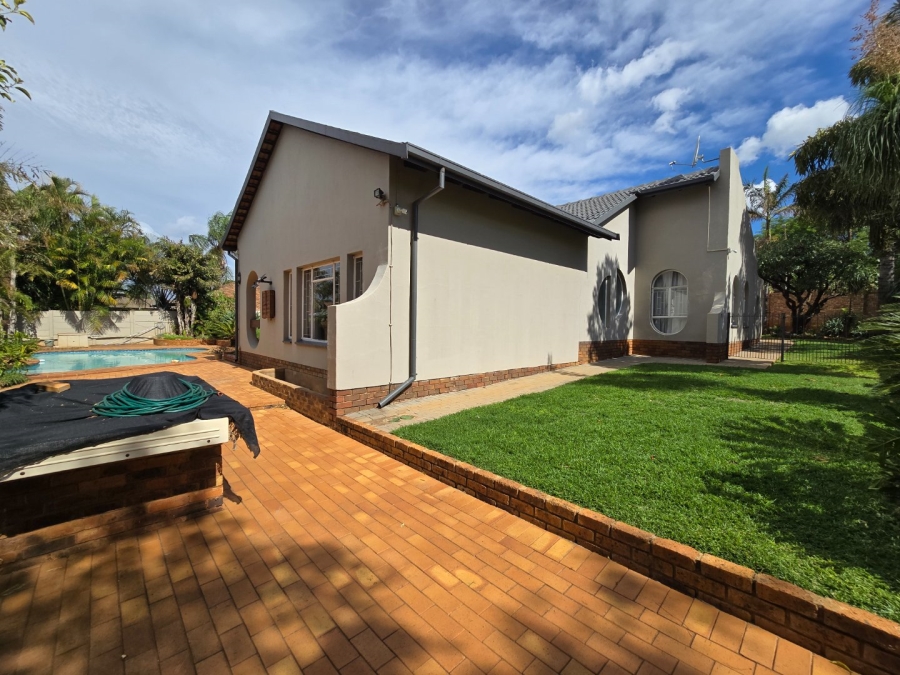 4 Bedroom Property for Sale in Magalieskruin Gauteng