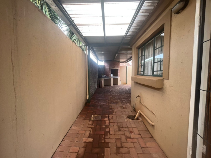 2 Bedroom Property for Sale in Hesteapark Gauteng