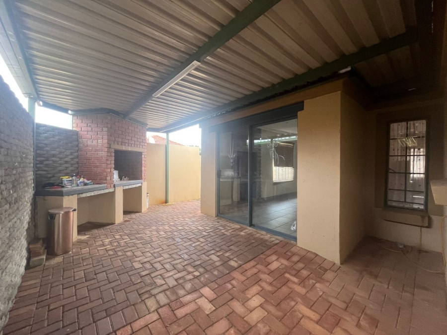 2 Bedroom Property for Sale in Hesteapark Gauteng