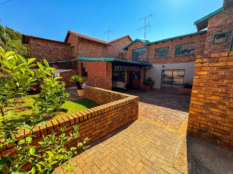 5 Bedroom Property for Sale in Montana Park Gauteng