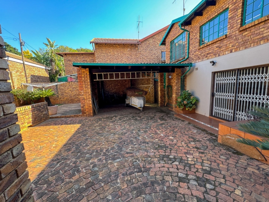 5 Bedroom Property for Sale in Montana Park Gauteng