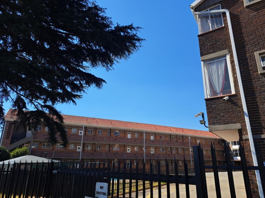 To Let 2 Bedroom Property for Rent in Rhodesfield Gauteng