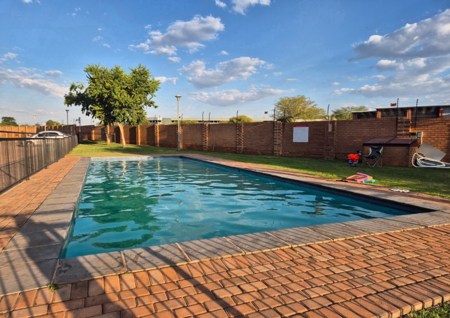 1 Bedroom Property for Sale in Annlin-wes Gauteng