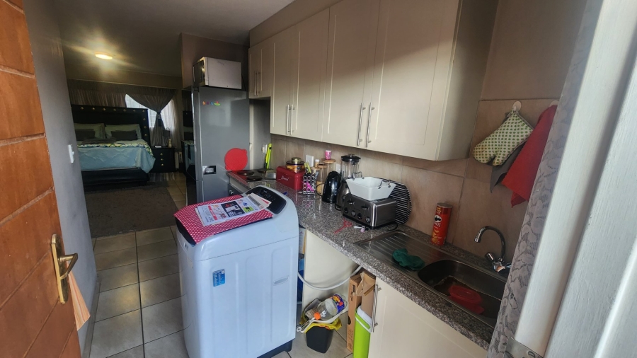 1 Bedroom Property for Sale in Annlin-wes Gauteng