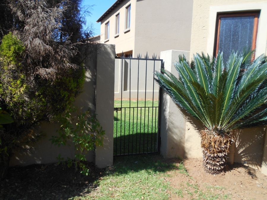 To Let 3 Bedroom Property for Rent in Country View Gauteng