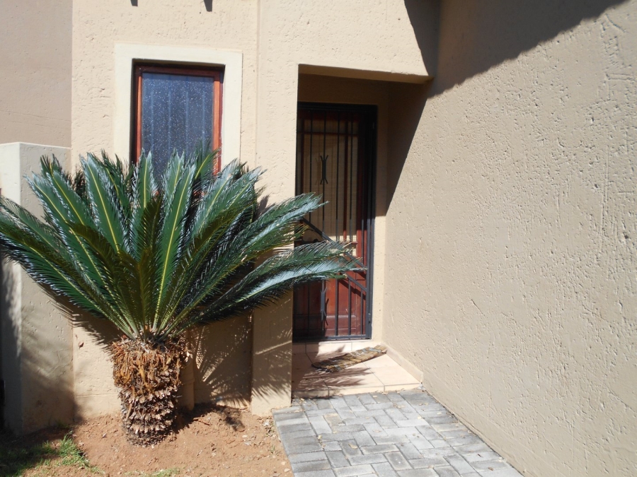 To Let 3 Bedroom Property for Rent in Country View Gauteng