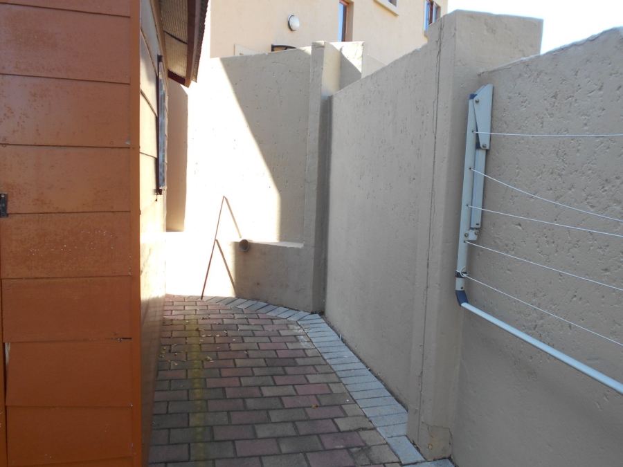 To Let 3 Bedroom Property for Rent in Country View Gauteng