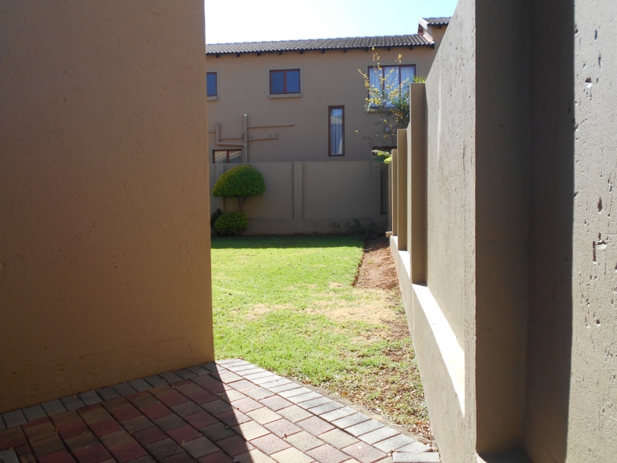 To Let 3 Bedroom Property for Rent in Country View Gauteng