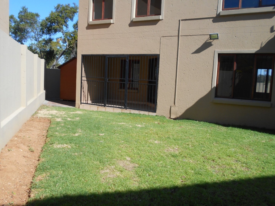 To Let 3 Bedroom Property for Rent in Country View Gauteng