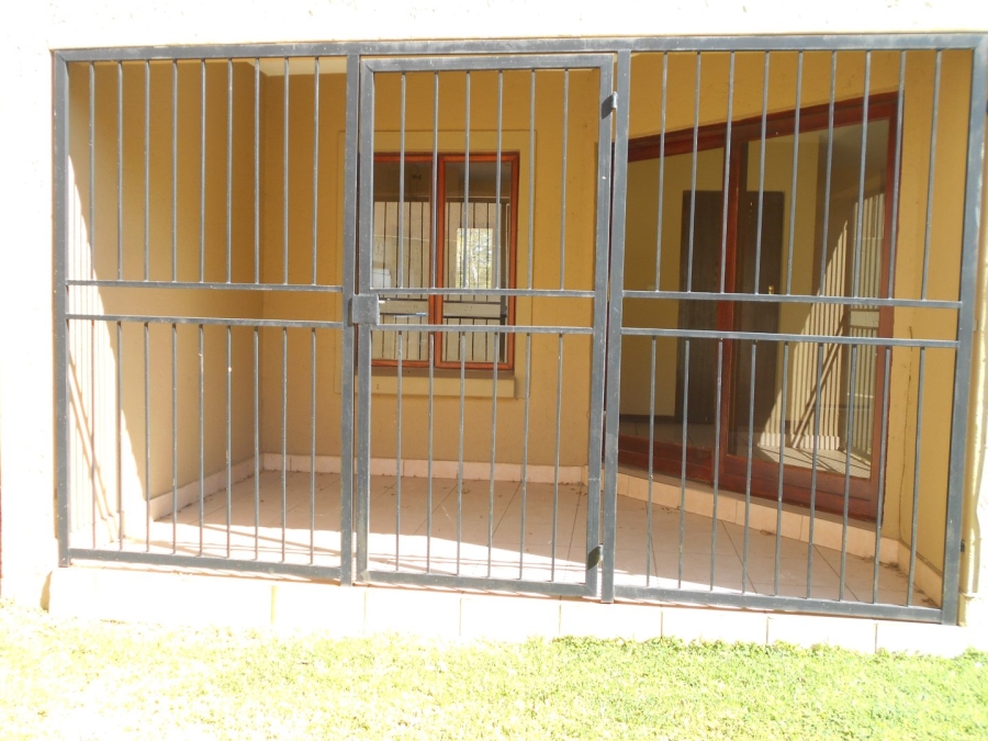 To Let 3 Bedroom Property for Rent in Country View Gauteng