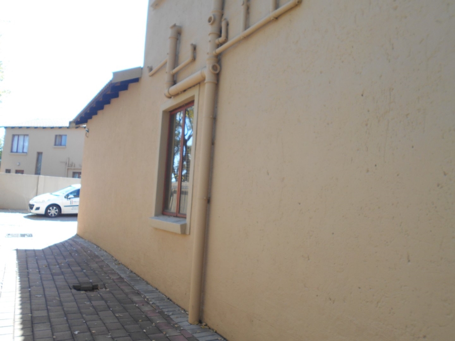 To Let 3 Bedroom Property for Rent in Country View Gauteng