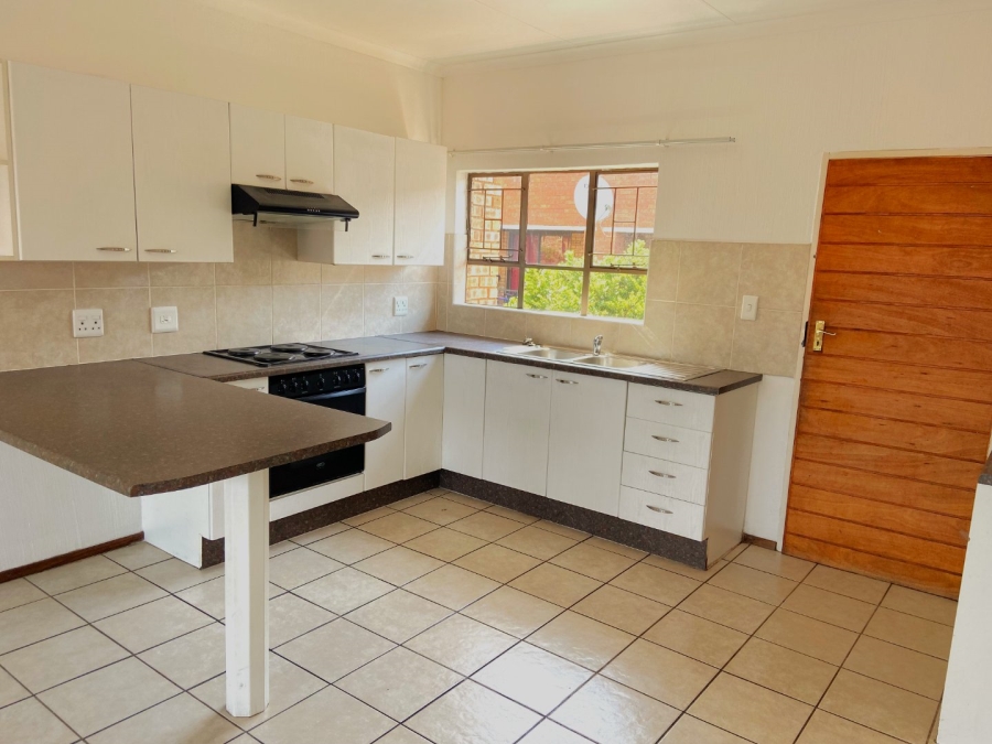 To Let 2 Bedroom Property for Rent in Weltevreden Park Gauteng