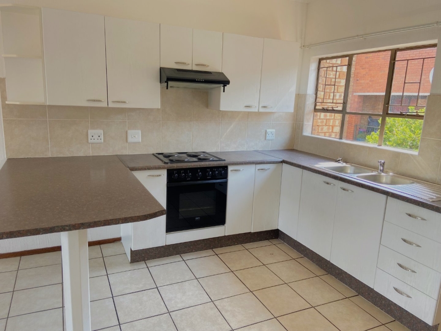 To Let 2 Bedroom Property for Rent in Weltevreden Park Gauteng