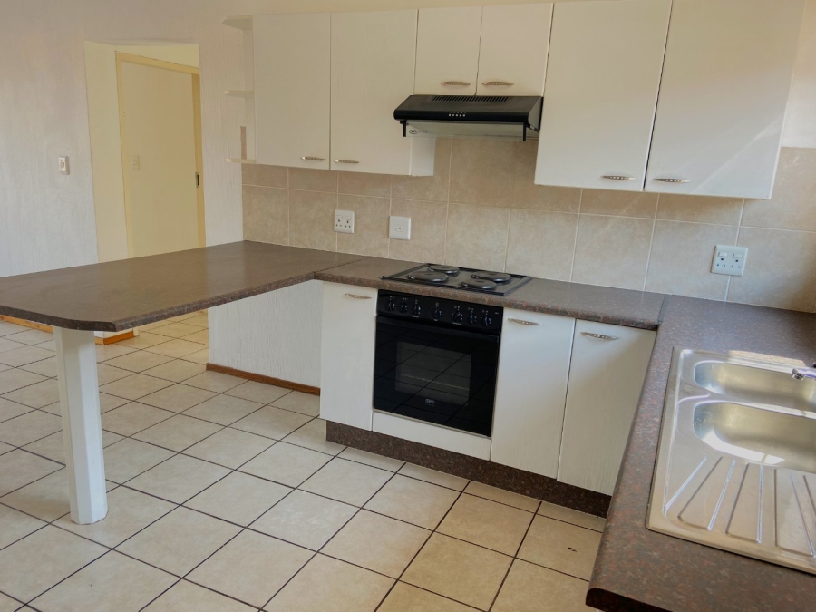 To Let 2 Bedroom Property for Rent in Weltevreden Park Gauteng