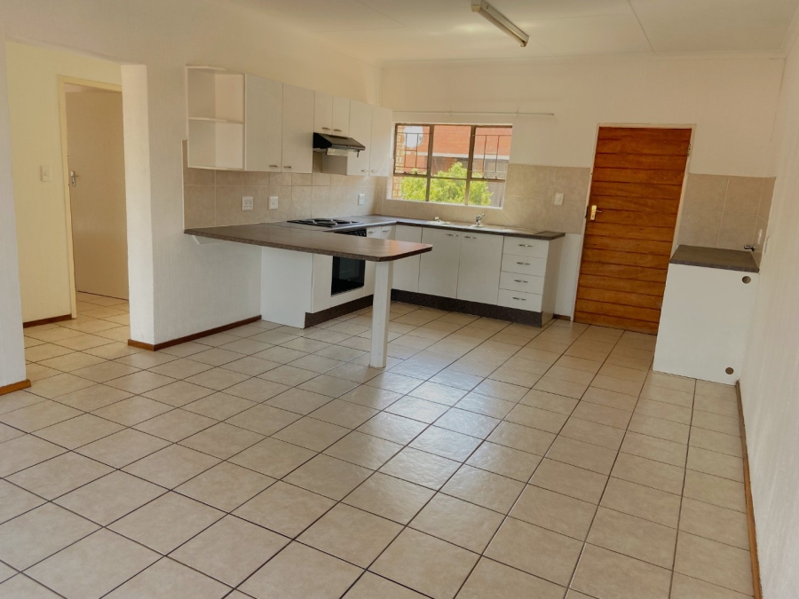 To Let 2 Bedroom Property for Rent in Weltevreden Park Gauteng