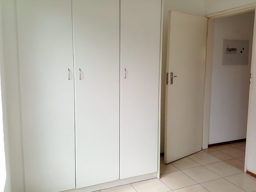 To Let 2 Bedroom Property for Rent in Weltevreden Park Gauteng