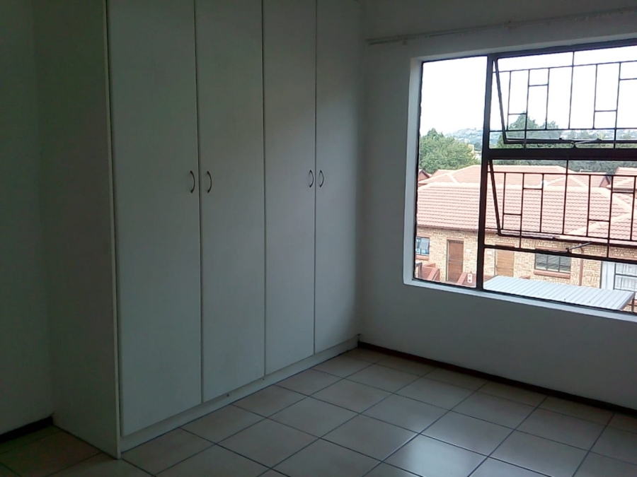 To Let 2 Bedroom Property for Rent in Weltevreden Park Gauteng