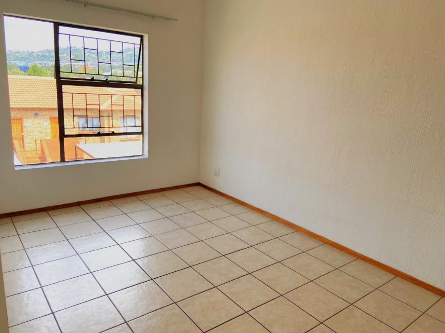 To Let 2 Bedroom Property for Rent in Weltevreden Park Gauteng