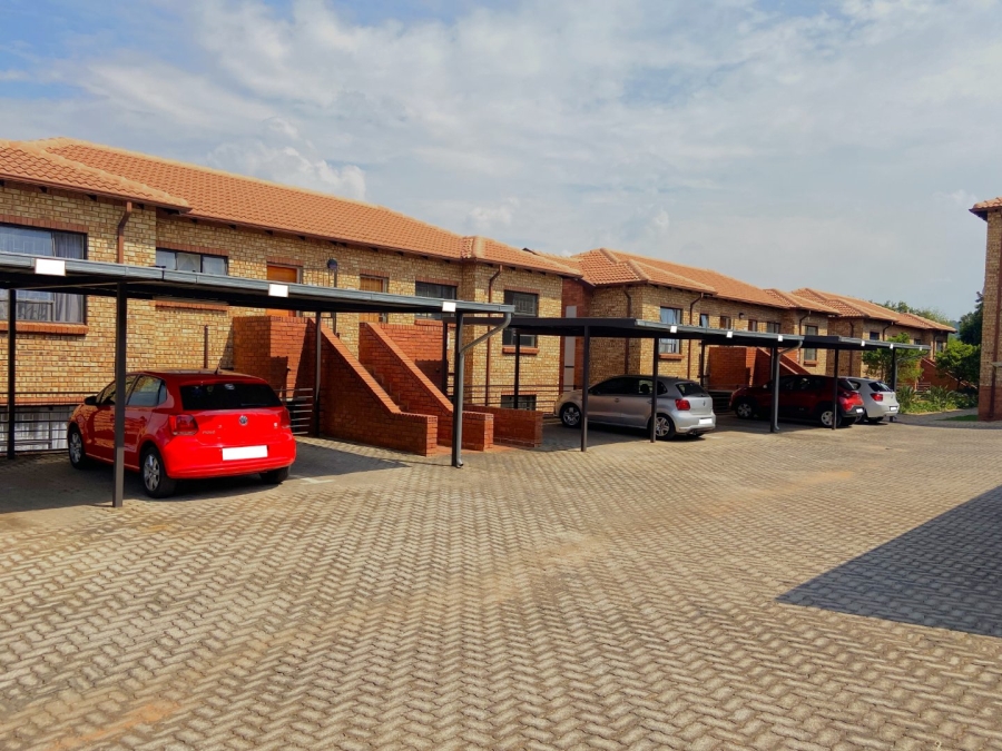 To Let 2 Bedroom Property for Rent in Weltevreden Park Gauteng