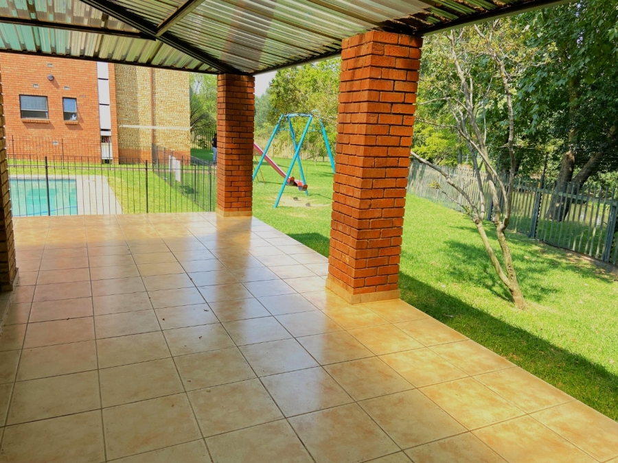 To Let 2 Bedroom Property for Rent in Weltevreden Park Gauteng