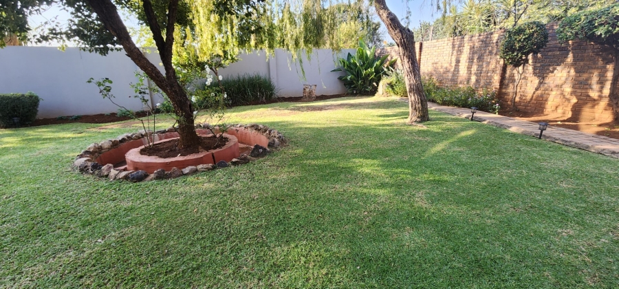 To Let 5 Bedroom Property for Rent in Erasmia Gauteng