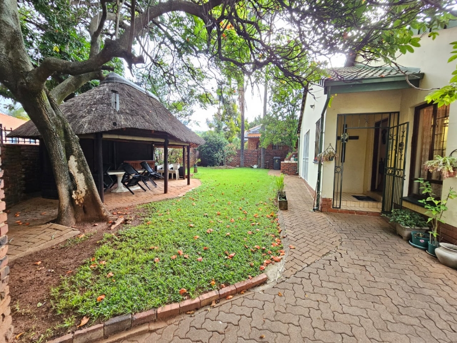 5 Bedroom Property for Sale in Magalieskruin Gauteng