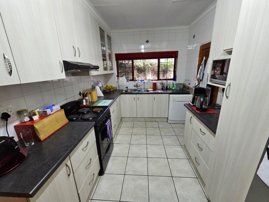 5 Bedroom Property for Sale in Magalieskruin Gauteng