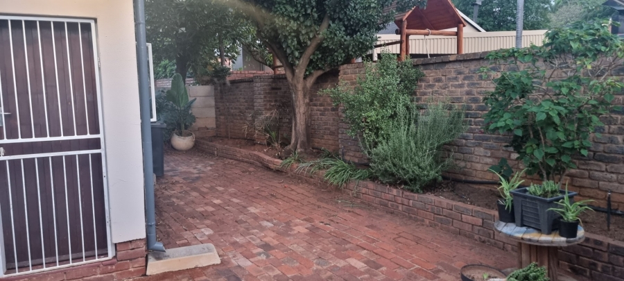 5 Bedroom Property for Sale in Magalieskruin Gauteng