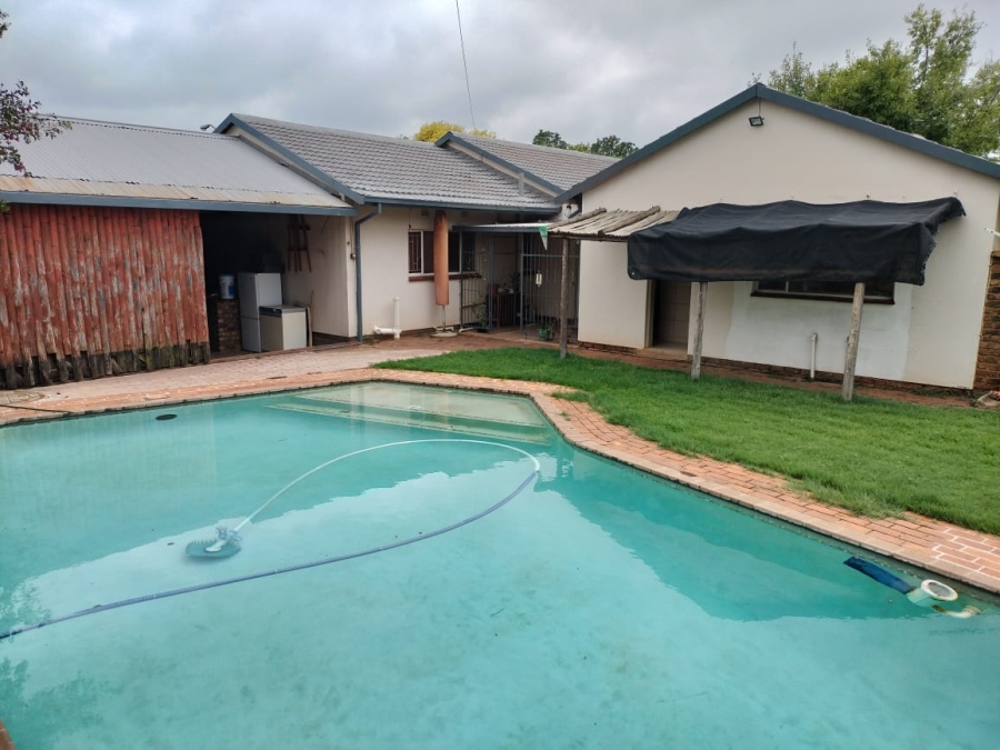 5 Bedroom Property for Sale in Magalieskruin Gauteng