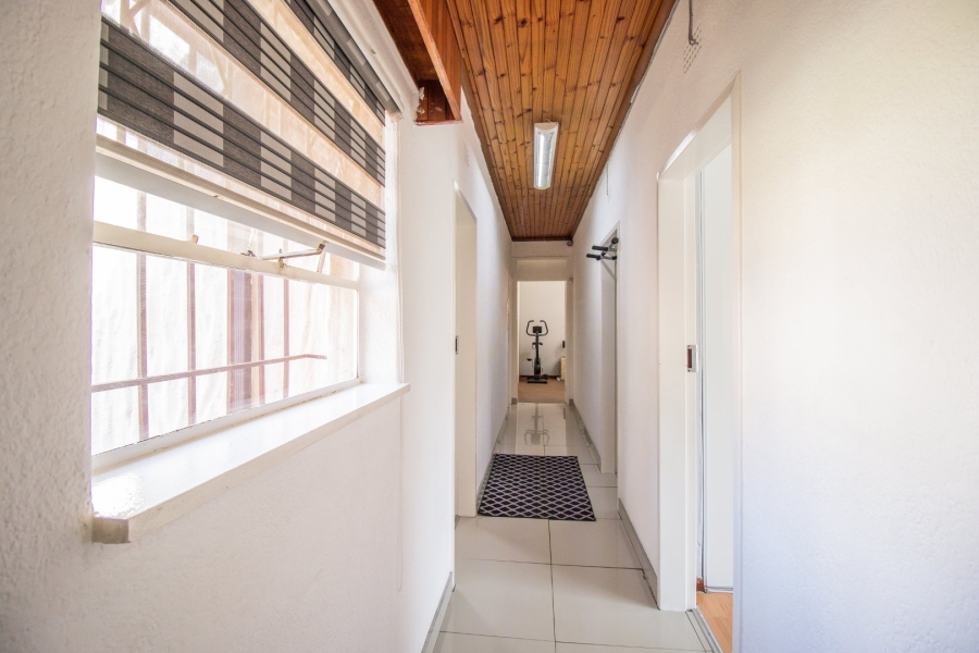 4 Bedroom Property for Sale in Mondeor Gauteng