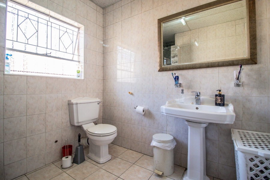 4 Bedroom Property for Sale in Mondeor Gauteng