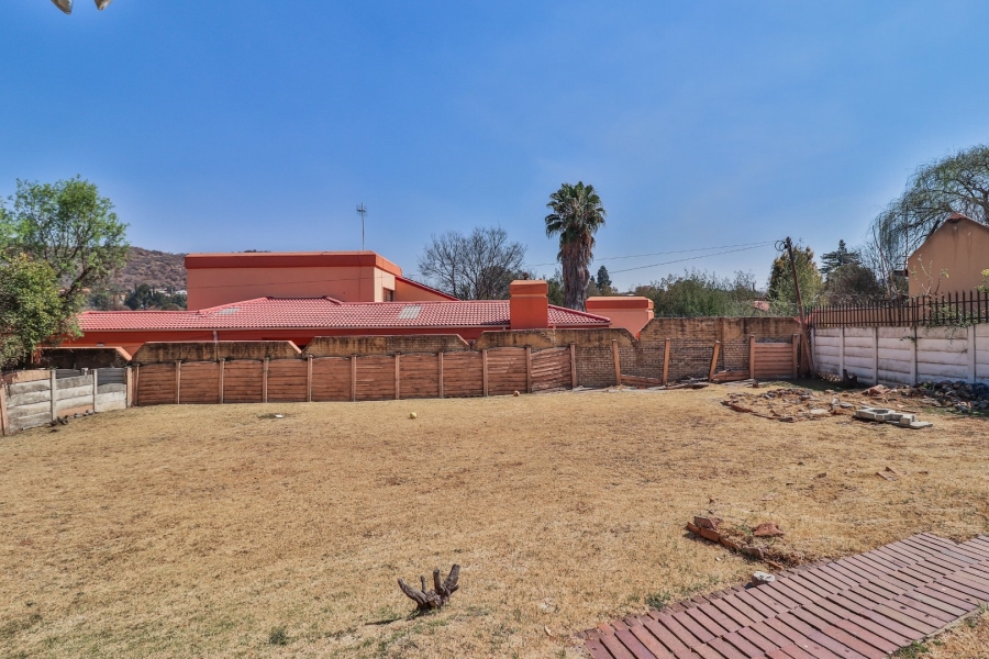 4 Bedroom Property for Sale in Mondeor Gauteng