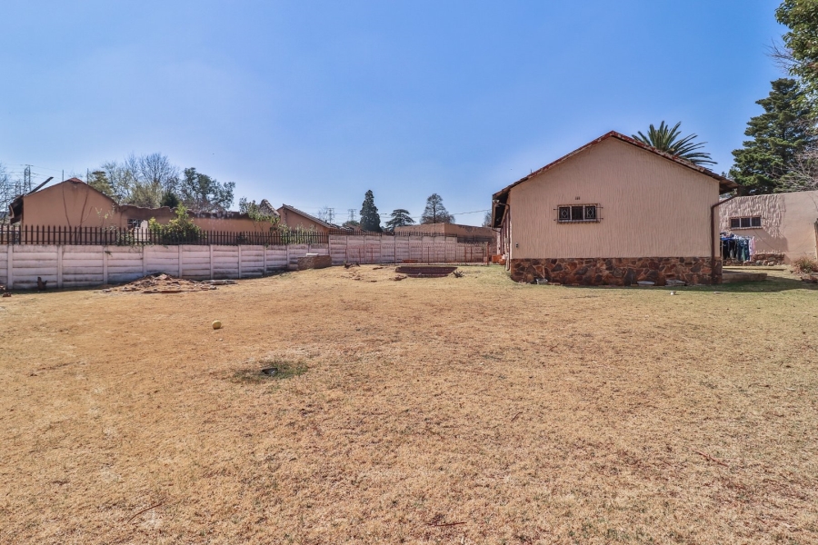 4 Bedroom Property for Sale in Mondeor Gauteng