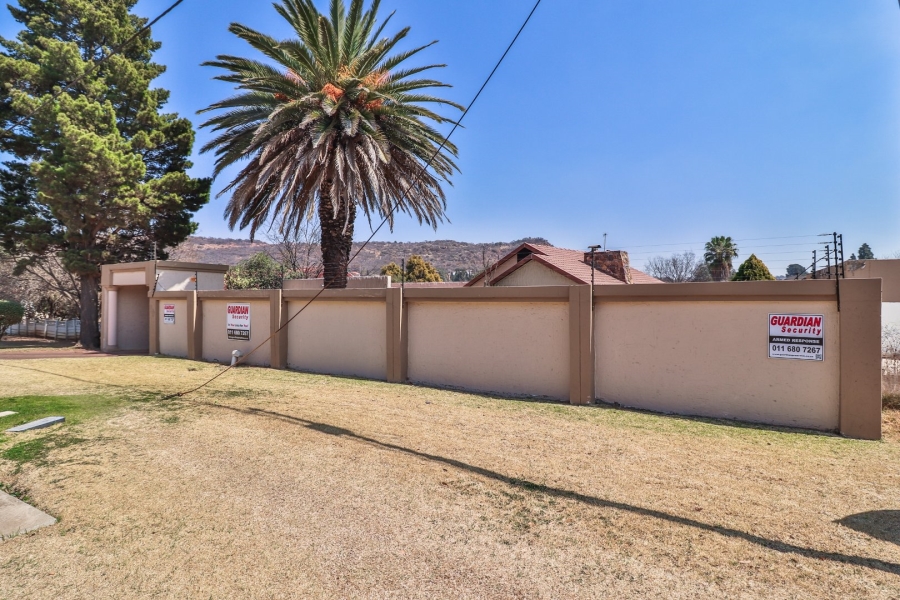 4 Bedroom Property for Sale in Mondeor Gauteng