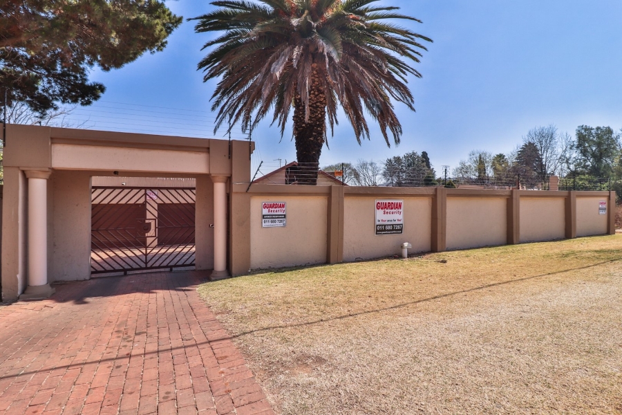 4 Bedroom Property for Sale in Mondeor Gauteng