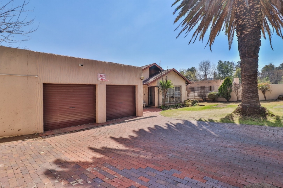 4 Bedroom Property for Sale in Mondeor Gauteng